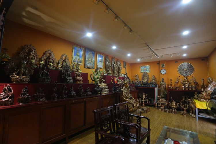 Không gian trưng bày tại xưởng đúc đồng của nghệ nhân Nguyễn Văn Ứng (Ảnh: Nhã Liên). Không gian trưng bày tại xưởng đúc đồng của nghệ nhân Nguyễn Văn Ứng (Ảnh: Nhã Liên).