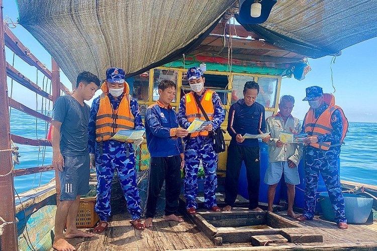 Tuyên truyền Luật CSBVN cho ngư dân: Nâng cao nhận thức pháp luật về phòng, chống IUU Tuyên truyền Luật CSBVN cho ngư dân: Nâng cao nhận thức pháp luật về phòng, chống IUU