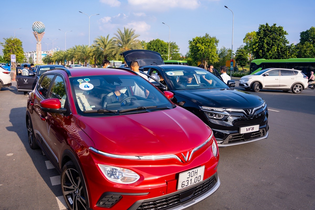 Trong tương lai, 100% phương tiện giao thông tại các đại đô thị Vinhomes đều là xe điện sẽ góp phần giảm đáng kể khí thải gây ô nhiễm môi trường cho các thành phố. Trong tương lai, 100% phương tiện giao thông tại các đại đô thị Vinhomes đều là xe điện sẽ góp phần giảm đáng kể khí thải gây ô nhiễm môi trường cho các thành phố.