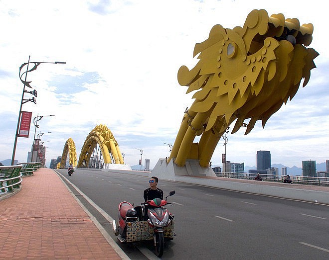The Strong-spirited Young Man and His Journeys Across Vietnam in a Wheelchair Strong-spirited Man Journeys Across Vietnam in a Wheelchair