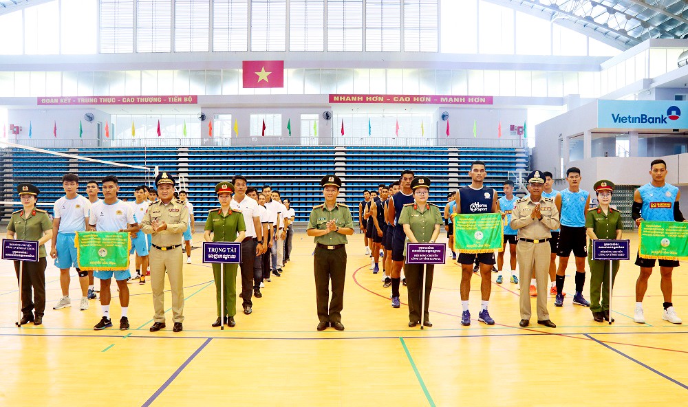 Công an ba tỉnh giáp biên Việt Nam - Campuchia họp mặt, giao lưu ấm tình hữu nghị Công an ba tỉnh giáp biên Việt Nam - Campuchia họp mặt, giao lưu ấm tình hữu nghị