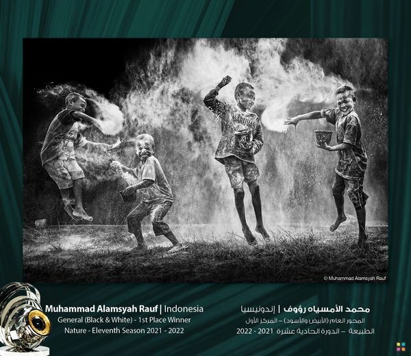 Vietnamese Photographer Wins First Prize at UAE-based Global Award Vietnamese Photographer Wins First Prize at UAE-based Global Award