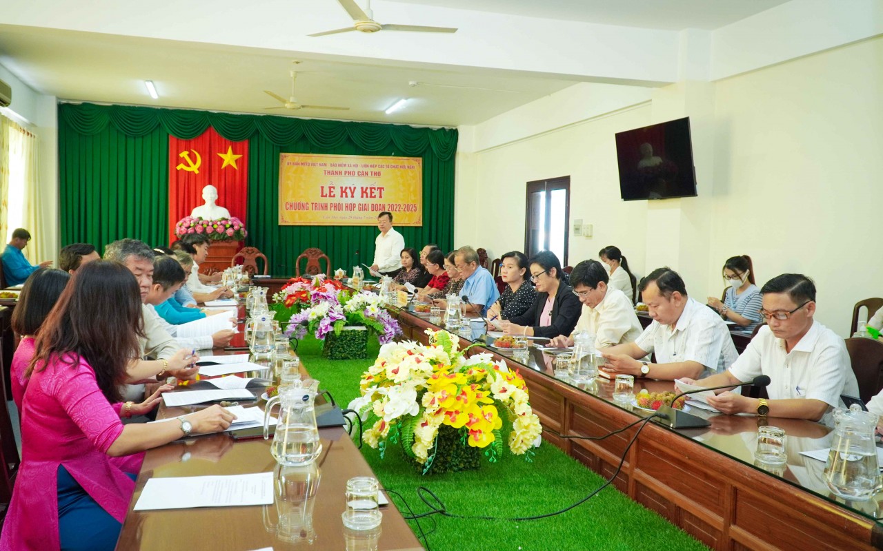 Liên hiệp Cần Thơ ký kết phối hợp với UBMTTQVN thành phố trong công tác đối ngoại nhân dân Liên hiệp Cần Thơ ký kết phối hợp với UBMTTQVN thành phố trong công tác đối ngoại nhân dân