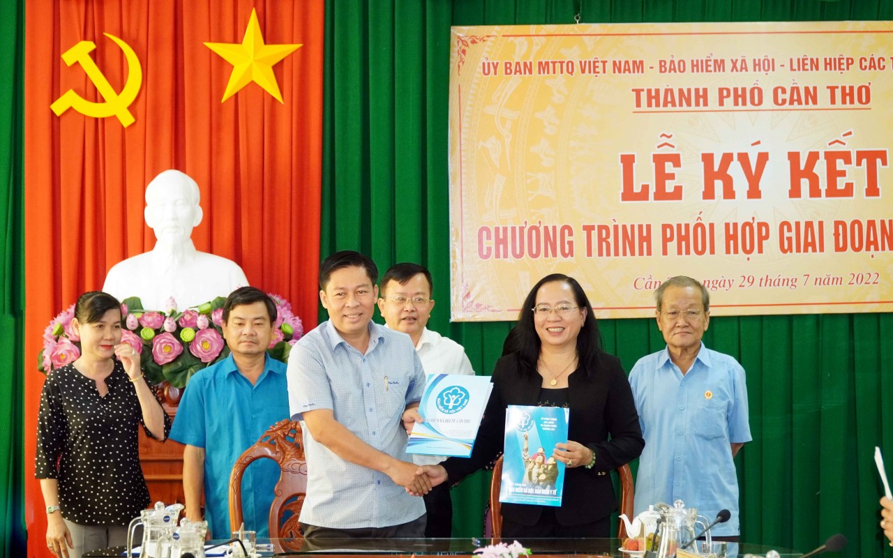 Liên hiệp Cần Thơ ký kết phối hợp với UBMTTQVN thành phố trong công tác đối ngoại nhân dân Liên hiệp Cần Thơ ký kết phối hợp với UBMTTQVN thành phố trong công tác đối ngoại nhân dân