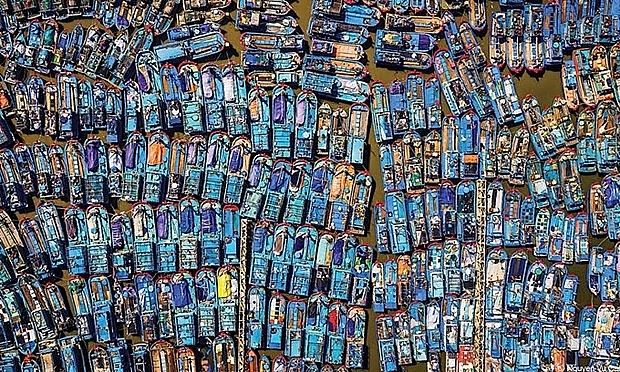 A shot taken by Cao Nguyen Vu captures hundreds of fishing boats anchored in Quang Ngai Province. (Photo: Hamdan International Photography Awards A shot taken by Cao Nguyen Vu captures hundreds of fishing boats anchored in Quang Ngai Province. (Photo: Hamdan International Photography Awards