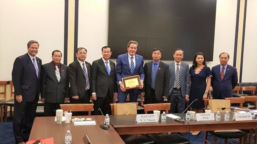 At the meeting between the Vietnamese delegation and the US House of Representatives’ Armed Services Committee. Photo: VNA At the meeting between the Vietnamese delegation and the US House of Representatives’ Armed Services Committee. Photo: VNA