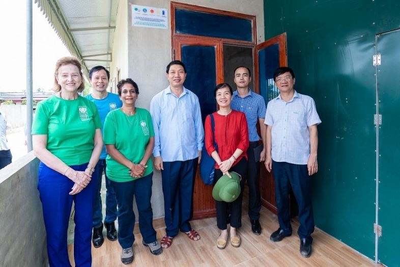 Kanni Wignaraja and the delegation visit households received support to build flood-resistant house. Source: UNDP Vietnam Kanni Wignaraja and the delegation visit households received support to build flood-resistant house. Source: UNDP Vietnam