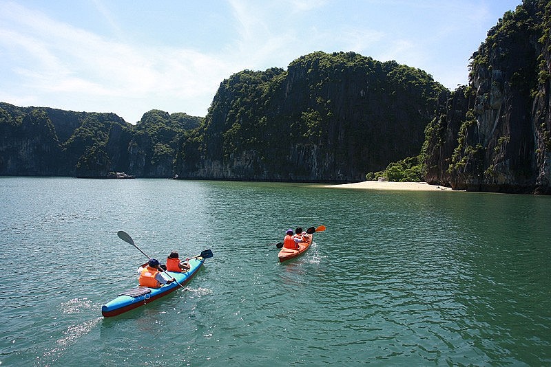 US Magazine Names Lan Ha Bay Among Most Beautiful Places in Southeast Asia US Magazine Names Lan Ha Bay Among Most Beautiful Places in Southeast Asia