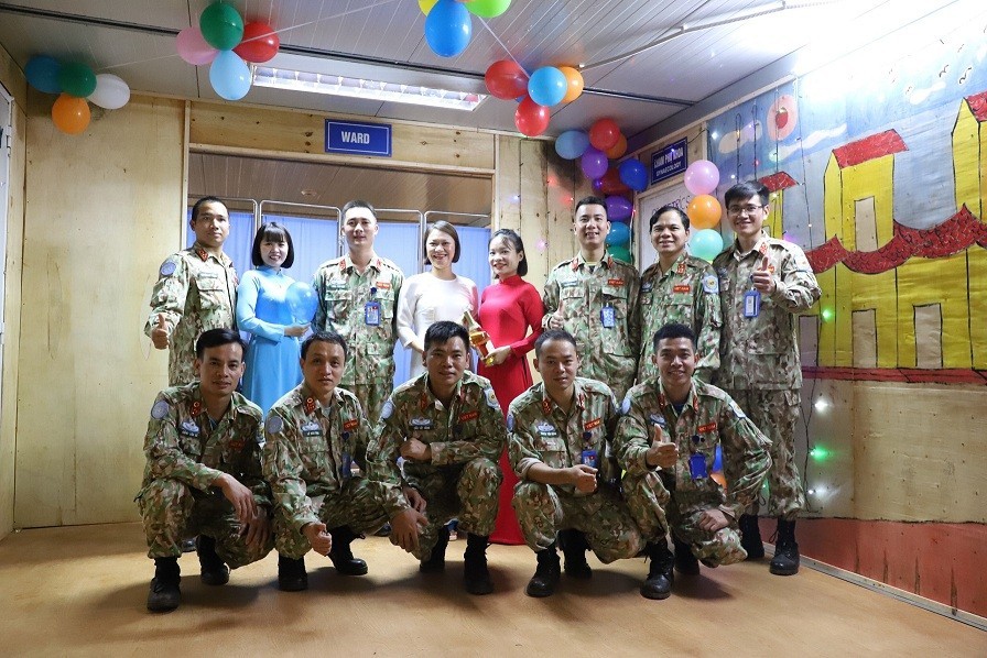 Phòng khám chuyên khoa sản đầu tiên của Bệnh viện dã chiến Việt Nam tại Nam Sudan Phòng khám chuyên khoa sản đầu tiên của Bệnh viện dã chiến Việt Nam tại Nam Sudan