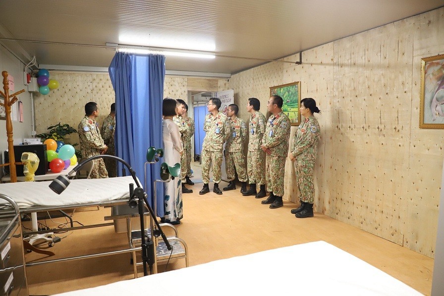 Phòng khám chuyên khoa sản đầu tiên của Bệnh viện dã chiến Việt Nam tại Nam Sudan Phòng khám chuyên khoa sản đầu tiên của Bệnh viện dã chiến Việt Nam tại Nam Sudan