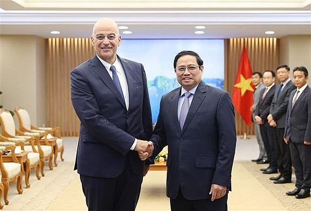 Prime Minister Pham Minh Chinh (right) and Greek Foreign Minister Nikolaos Dendias (Photo: VNA) Prime Minister Pham Minh Chinh (right) and Greek Foreign Minister Nikolaos Dendias (Photo: VNA)
