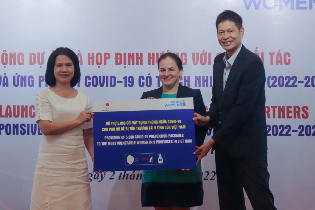 Đại sứ quán Nhật Bản và UN Women Việt Nam hỗ trợ hơn 5.000 phụ nữ và trẻ em gái Đại sứ quán Nhật Bản và UN Women Việt Nam hỗ trợ hơn 5.000 phụ nữ và trẻ em gái