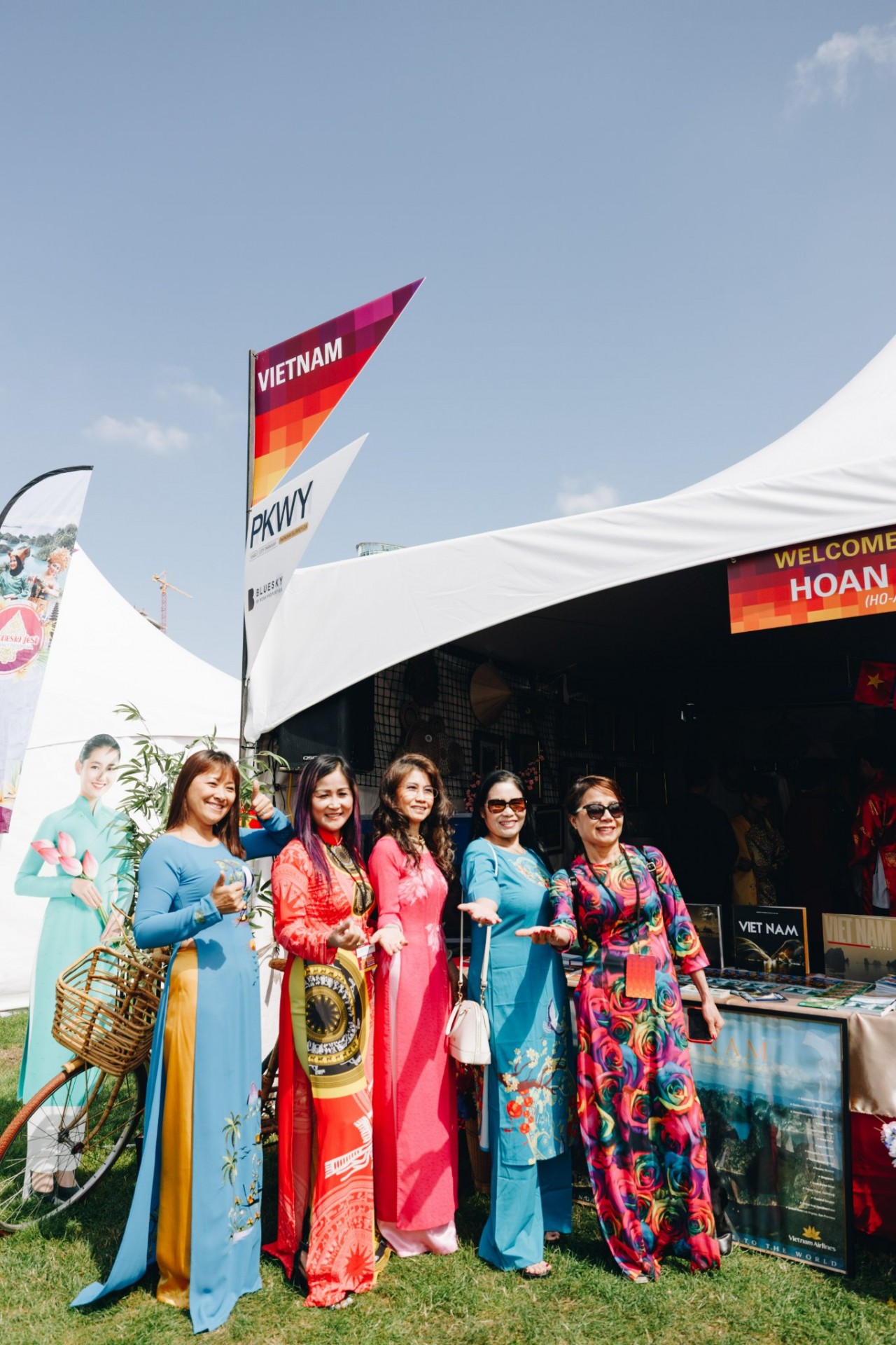 Vietnam Participates in The Largest Multicultural Festival in British Columbia Vietnam Participates in The Largest Multicultural Festival in British Columbia