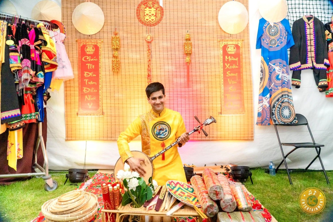 Vietnam Participates in The Largest Multicultural Festival in British Columbia Vietnam Participates in The Largest Multicultural Festival in British Columbia