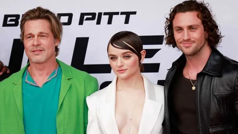 Ngôi sao Bullet Train - Joey King diện đầm hở ngực siêu bạo của NTK Công Trí tỏa sáng trên thảm đỏ cùng Brad Pitt Ngôi sao Bullet Train - Joey King diện đầm hở ngực siêu bạo của NTK Công Trí tỏa sáng trên thảm đỏ cùng Brad Pitt