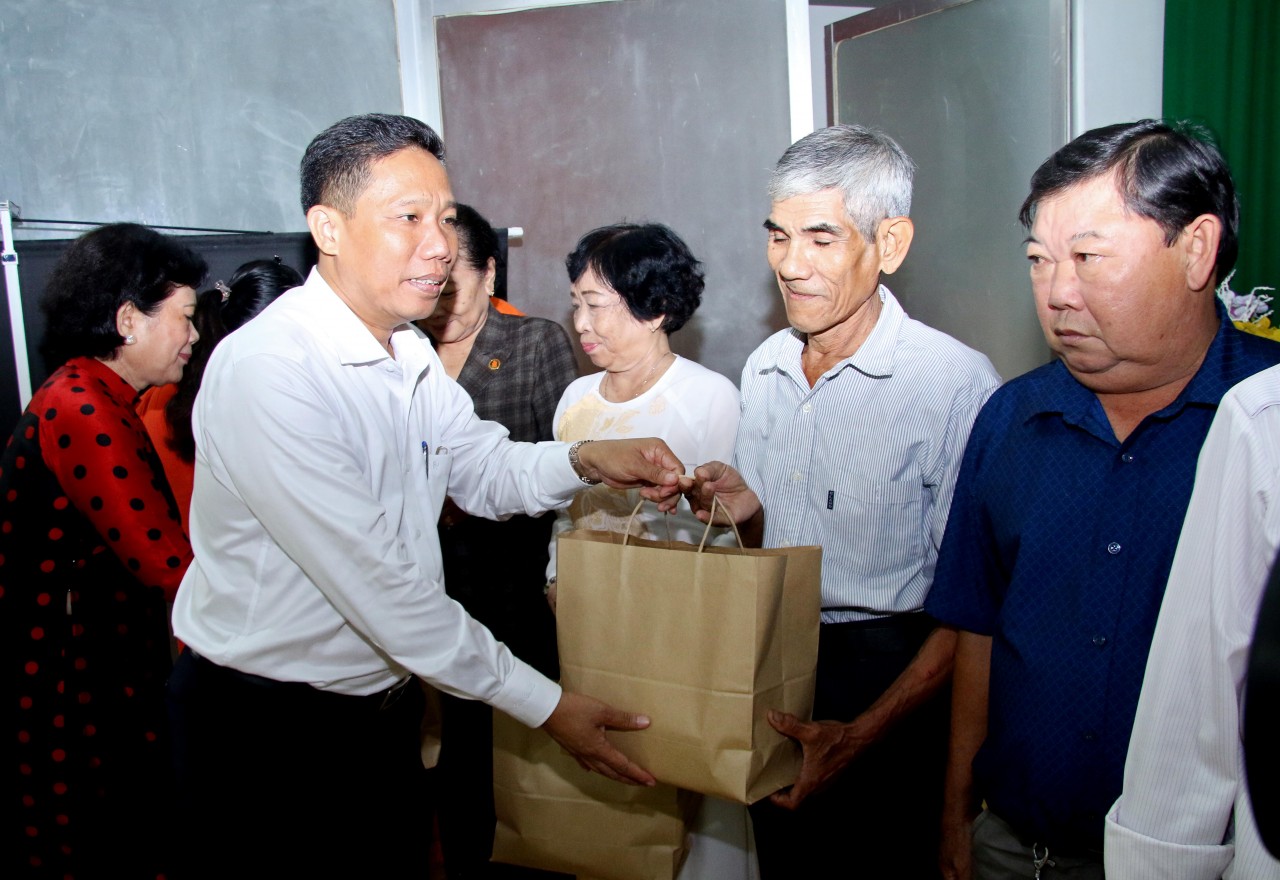 Cần Thơ tuyên dương những nạn nhân chất độc da cam vượt khó tiêu biểu Cần Thơ tuyên dương những nạn nhân chất độc da cam vượt khó tiêu biểu