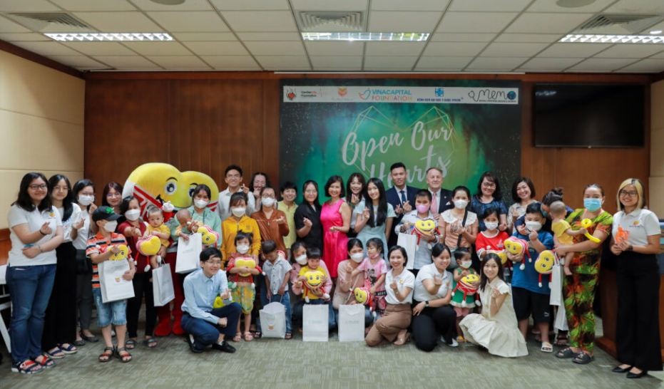 They meet 11 of the children who will benefit from this donation to treat their congenital heart defects. Source: VCF They meet 11 of the children who will benefit from this donation to treat their congenital heart defects. Source: VCF