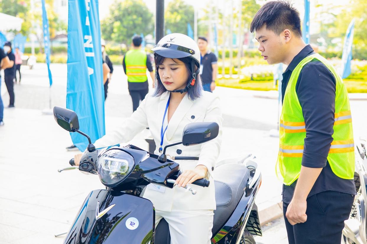 Có gì trên xe máy điện VinFast lần đầu tiên được cập nhật phần mềm?