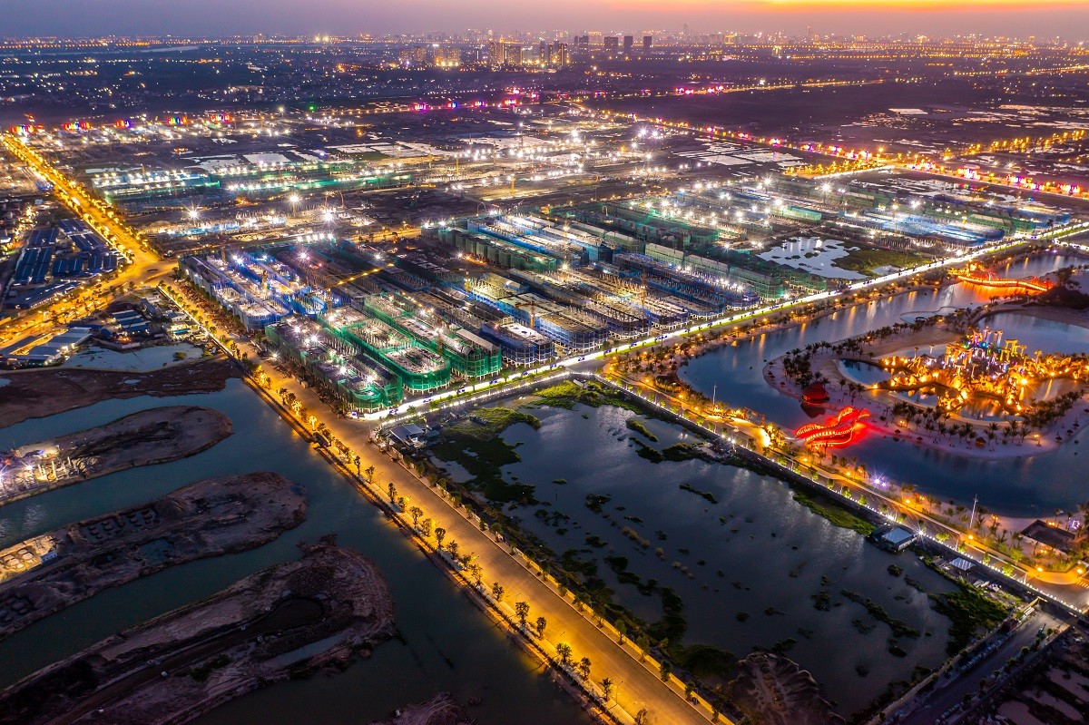 Với sự xuất hiện của mạng lưới 40 trường học chất lượng, Vinhomes Ocean Park 2 – The Empire sẽ mang dáng dấp của một “đô thị giáo dục” hấp dẫn. Với sự xuất hiện của mạng lưới 40 trường học chất lượng, Vinhomes Ocean Park 2 – The Empire sẽ mang dáng dấp của một “đô thị giáo dục” hấp dẫn.