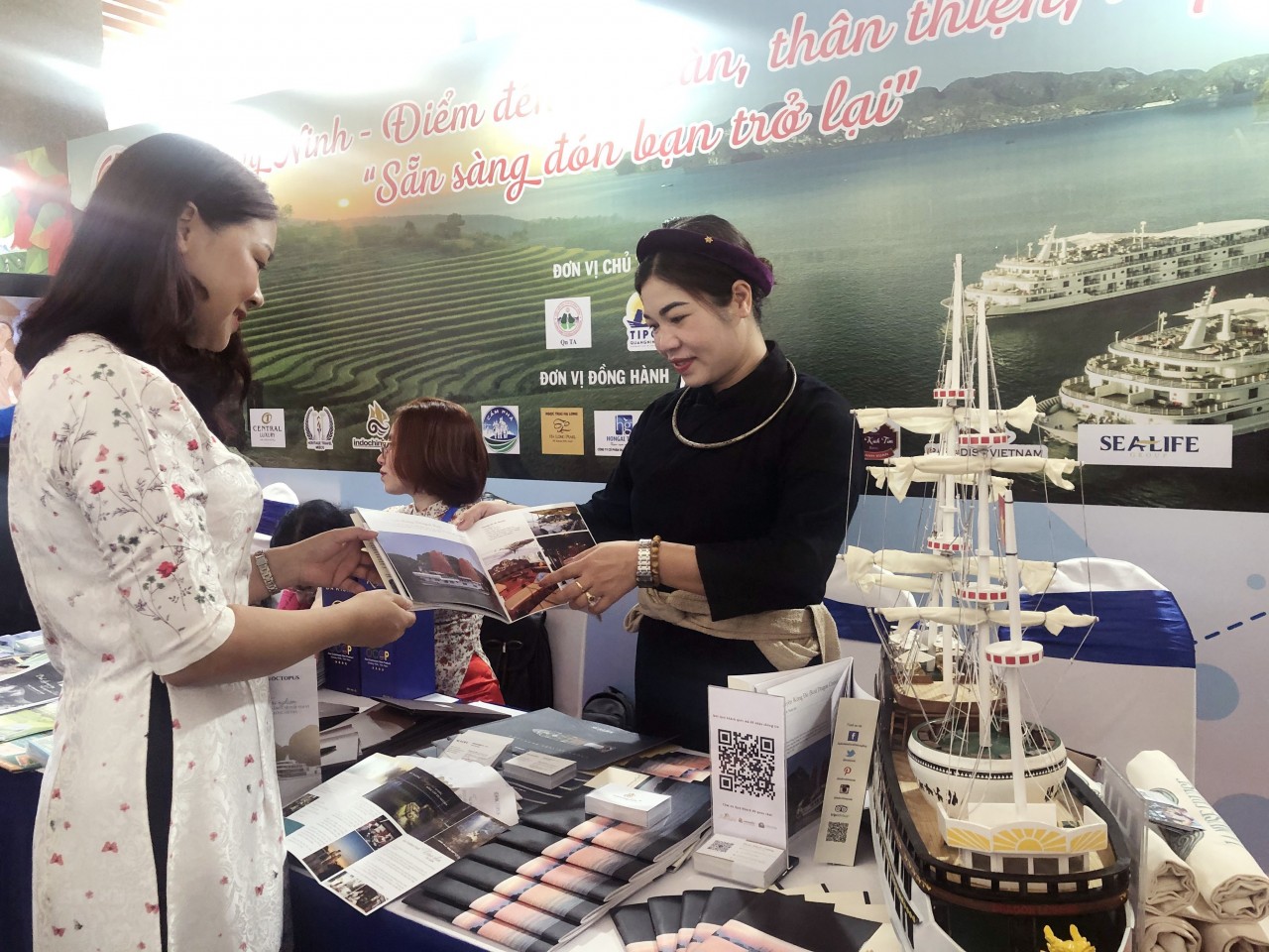 Chương trình liên kết sức mạnh du lịch Việt Nam, thu hút nhiều địa phương quảng bá du lịch bản địa. (Ảnh: Mỹ Phương/TTXVN)