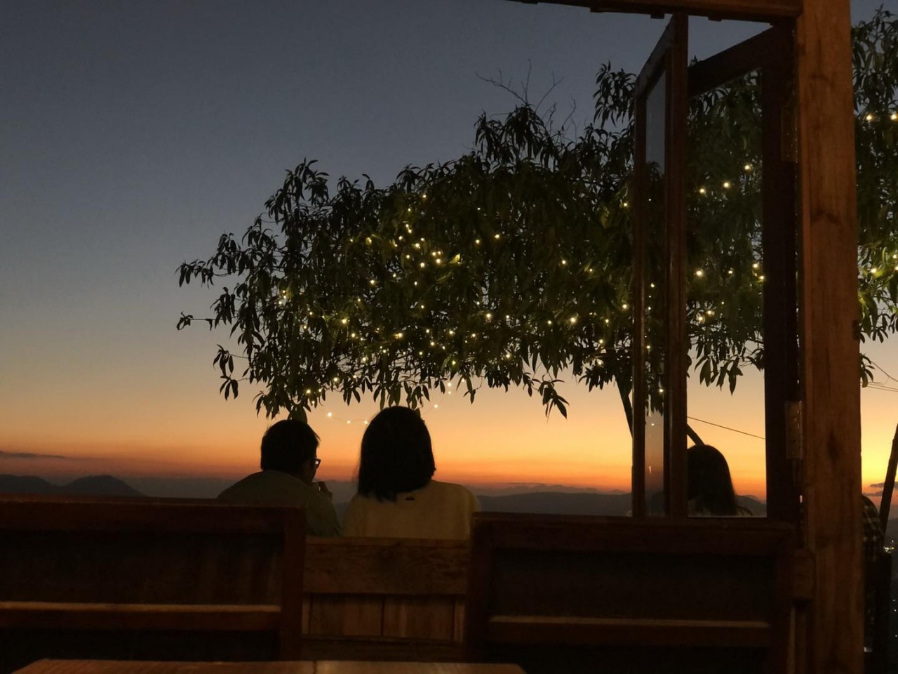 ngam tron ven con mua Da Lat ơ cafe ngam tron ven con mua Da Lat ơ cafe