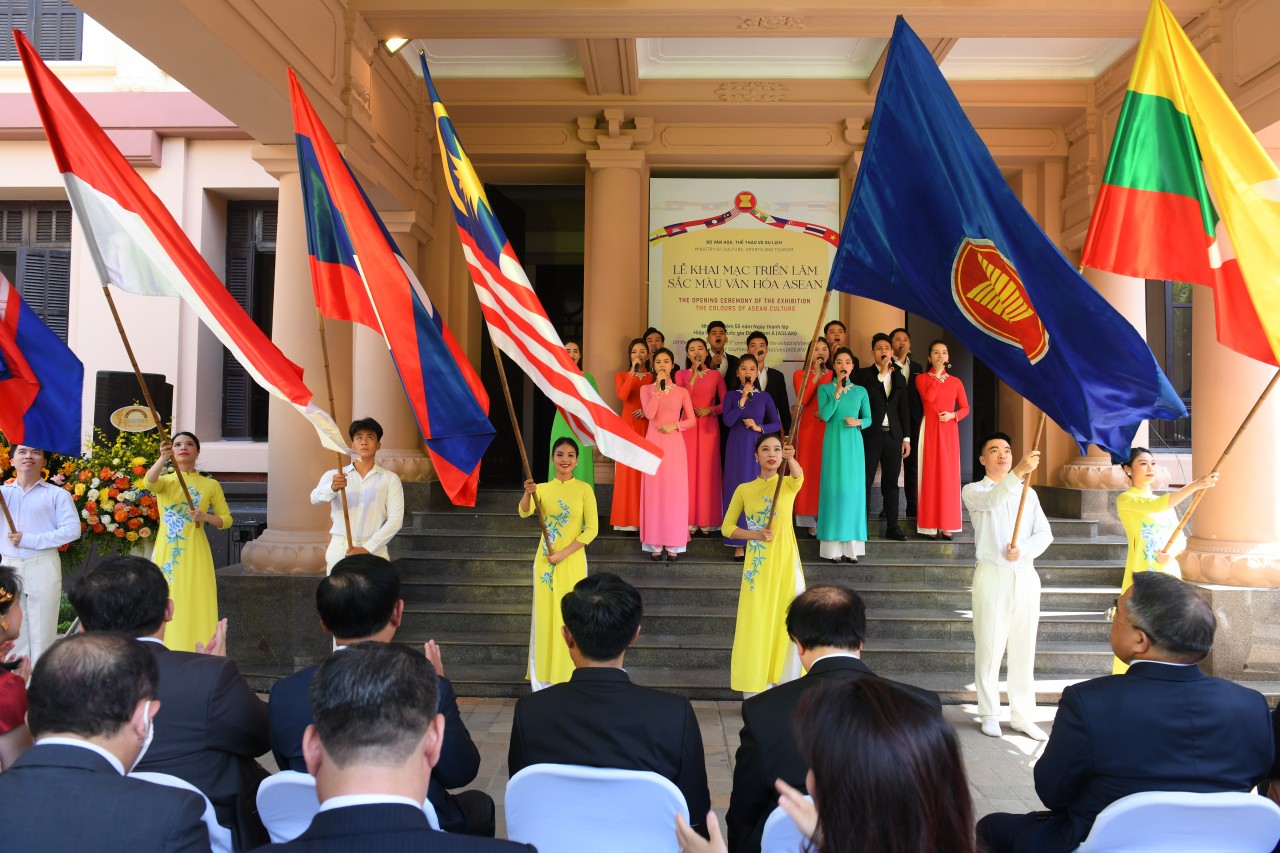 Khai mạc triển lãm 'Sắc màu văn hóa ASEAN' Khai mạc triển lãm 'Sắc màu văn hóa ASEAN'