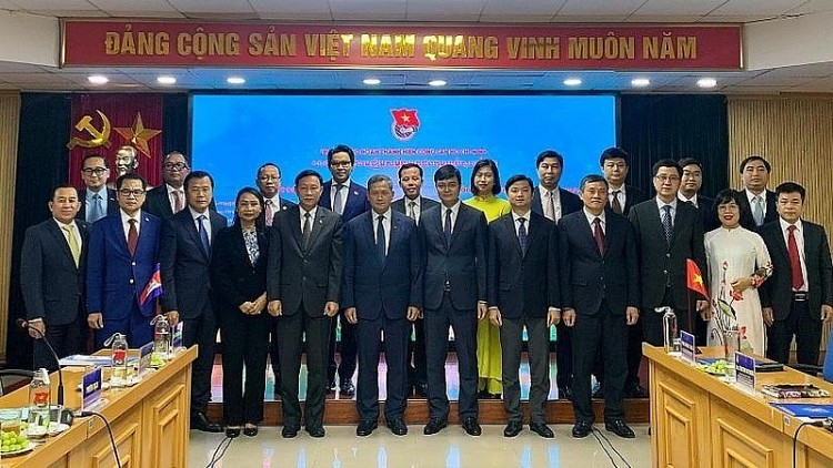 200 đại biểu Việt Nam-Lào-Campuchia tham gia Liên hoan thiếu nhi 3 nước 200 đại biểu Việt Nam-Lào-Campuchia tham gia Liên hoan thiếu nhi 3 nước