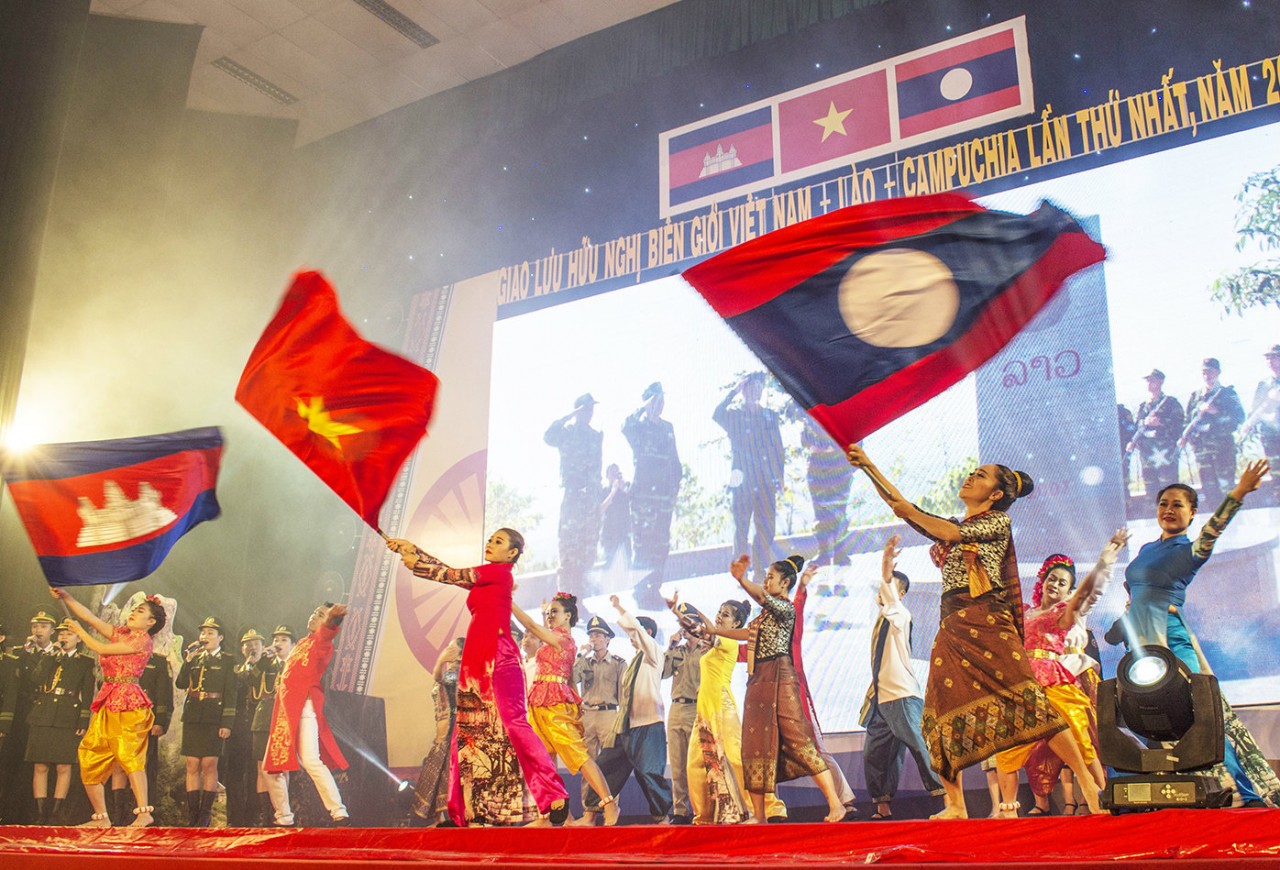 Nhiều tư liệu quý được trưng bày tại triển lãm “Công an Campuchia - Lào - Việt Nam - Những dấu ấn hữu nghị và hợp tác” Nhiều tư liệu quý được trưng bày tại triển lãm “Công an Campuchia - Lào - Việt Nam - Những dấu ấn hữu nghị và hợp tác”