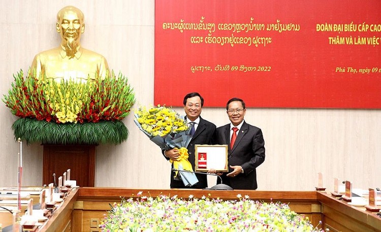 Chính phủ Lào tặng Huy chương Phát triển cho tỉnh Phú Thọ Chính phủ Lào tặng Huy chương Phát triển cho tỉnh Phú Thọ
