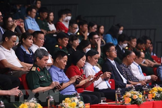 Các đại biểu nhắn tin chung tay xoa dịu nỗi đau da cam 2022 với cú pháp “Da cam” gửi 1409. (Ảnh: Hoàng Hiếu/TTXVN) Các đại biểu nhắn tin chung tay xoa dịu nỗi đau da cam 2022 với cú pháp “Da cam” gửi 1409. (Ảnh: Hoàng Hiếu/TTXVN)