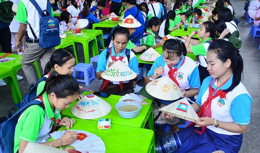 Festival Held For Vietnam, Laos and Cambodia Children Festival Held For Vietnam, Laos and Cambodia Children