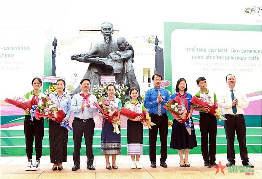 Festival Held For Vietnam, Laos and Cambodia Children Festival Held For Vietnam, Laos and Cambodia Children