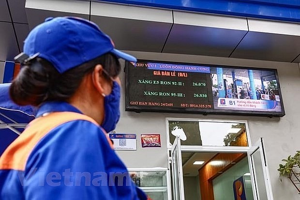 A Petrolimex gas station prepares for the listing of new petrol prices. Photo: VNA A Petrolimex gas station prepares for the listing of new petrol prices. Photo: VNA