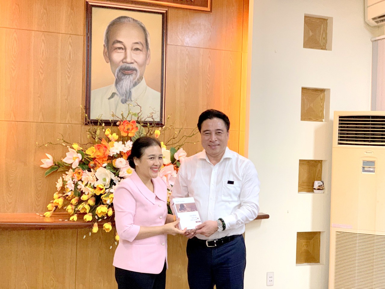 Tăng cường phối hợp nâng cao hiệu quả công tác đối ngoại nhân dân của Tỉnh Khánh Hoà Tăng cường phối hợp nâng cao hiệu quả công tác đối ngoại nhân dân của Tỉnh Khánh Hoà