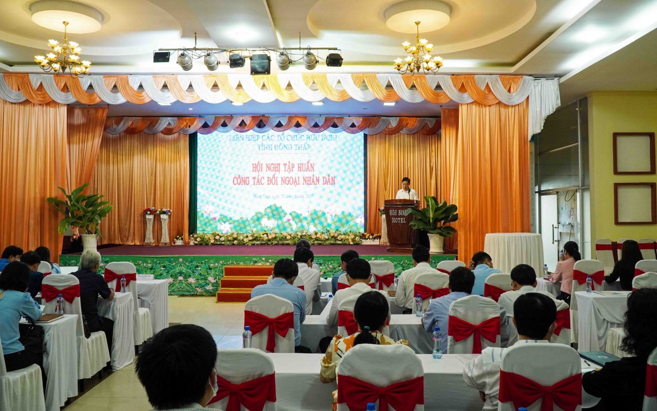 Đồng Tháp: Gần 100 cán bộ được tập huấn kiến thức về công tác đối ngoại nhân dân Đồng Tháp: Gần 100 cán bộ được tập huấn kiến thức về công tác đối ngoại nhân dân