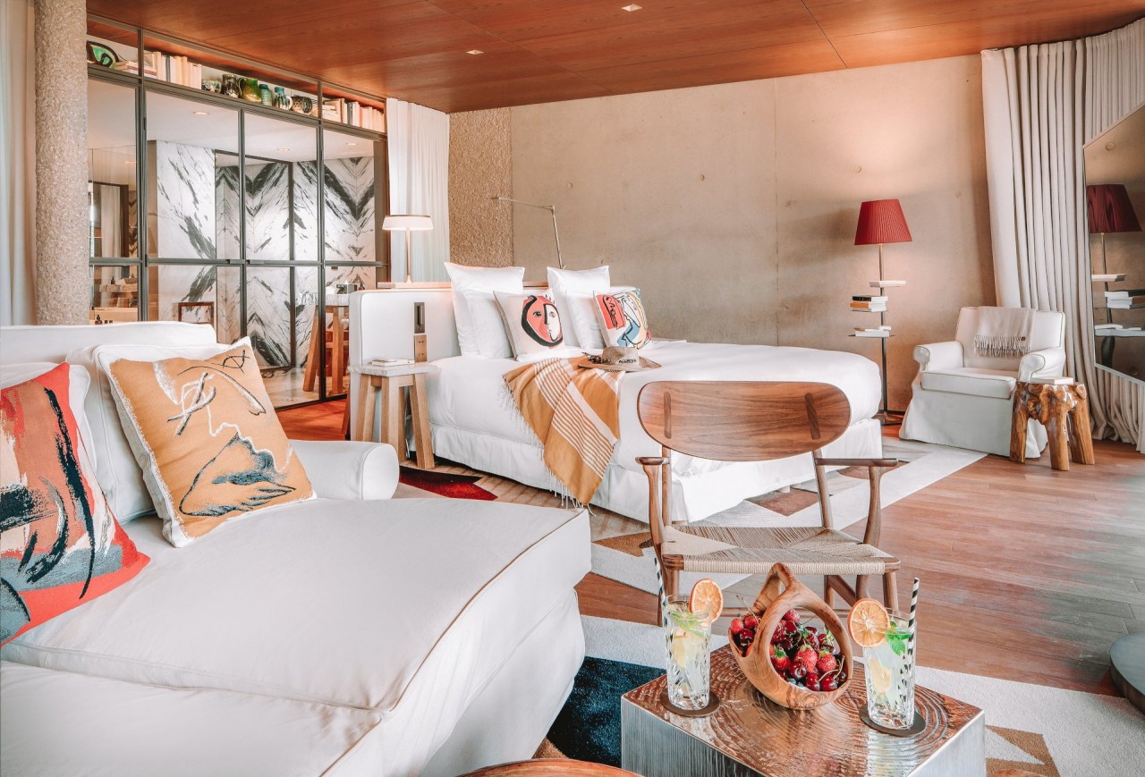 Không gian tinh tế được thiết kế bởi Philippe Starck tại Lily of the Valley. Không gian tinh tế được thiết kế bởi Philippe Starck tại Lily of the Valley.