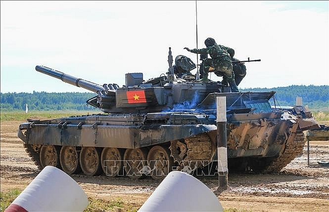 At this year's Sports Festival, vehicle crews had to install machine guns themselves to conduct simulated shooting exercises of helicopters and anti-tank targets. Photo: Duy Trinh/VNA reporter at At this year's Sports Festival, vehicle crews had to install machine guns themselves to conduct simulated shooting exercises of helicopters and anti-tank targets. Photo: Duy Trinh/VNA reporter at