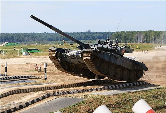 1 tank crew bravely overcome obstacles on the track. Photo: Tran Van Hieu/VNA reporter in Russia 1 tank crew bravely overcome obstacles on the track. Photo: Tran Van Hieu/VNA reporter in Russia