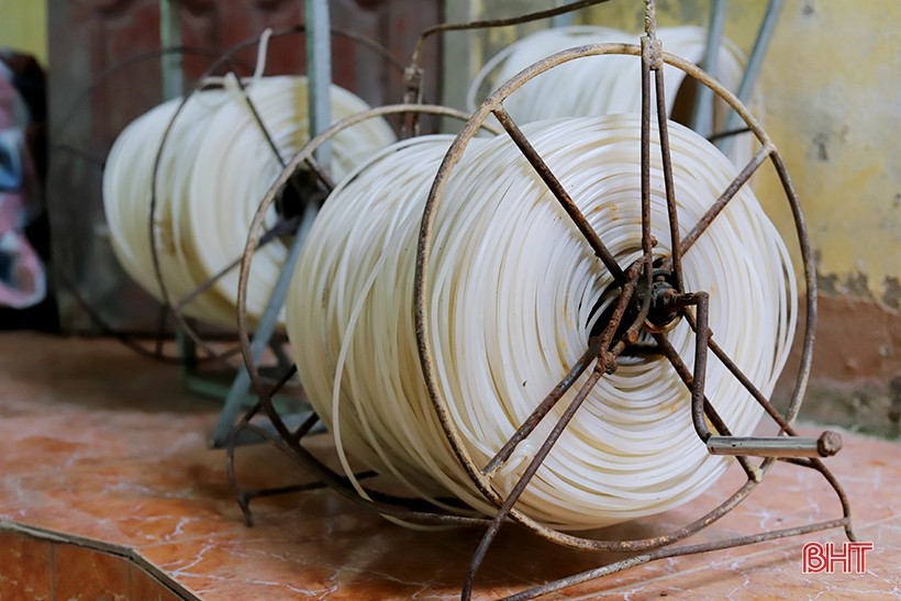 Độc đáo nghề làm diều sáo ở quê mẹ Đại danh y Lê Hữu Trác Độc đáo nghề làm diều sáo ở quê mẹ Đại danh y Lê Hữu Trác