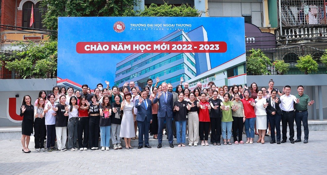 UK Home Office Permanent Under-Secretary Matthew Rycroft visits the Hanoi-based Foreign Trade University. UK Home Office Permanent Under-Secretary Matthew Rycroft visits the Hanoi-based Foreign Trade University.