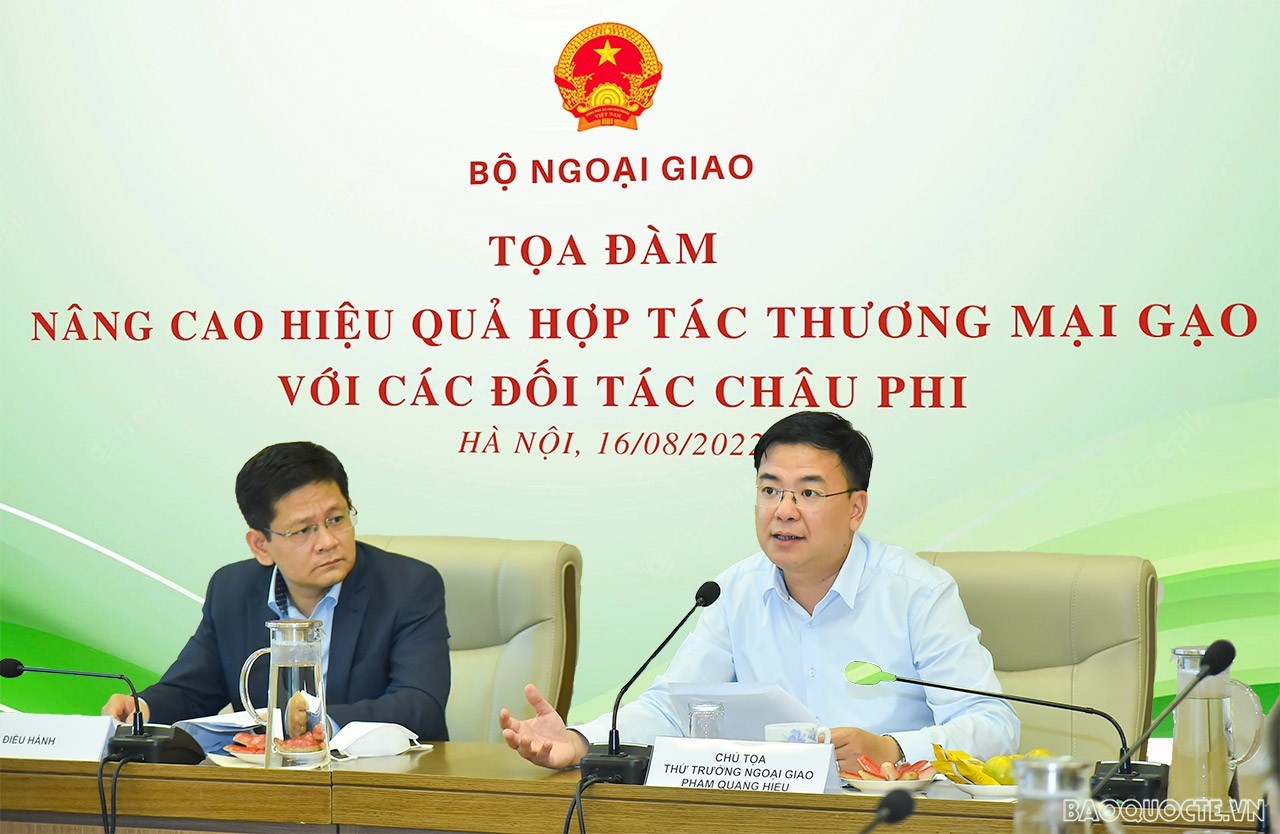 Thứ trưởng Ngoại giao Phạm Quang Hiệu phát biểu khai mạc Tọa đàm 'Nâng cao hiệu quả hợp tác thương mại gạo với các đối tác châu Phi'. (Ảnh: Anh Sơn) Thứ trưởng Ngoại giao Phạm Quang Hiệu phát biểu khai mạc Tọa đàm 'Nâng cao hiệu quả hợp tác thương mại gạo với các đối tác châu Phi'. (Ảnh: Anh Sơn)