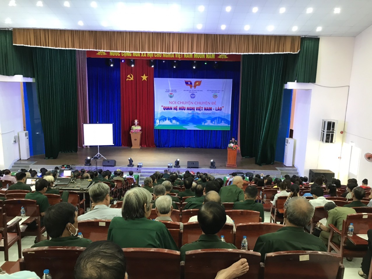 Nói chuyện chuyên đề “Quan hệ Việt Nam – Lào” tại huyện Thống Nhất (Đồng Nai) Nói chuyện chuyên đề “Quan hệ Việt Nam – Lào” tại huyện Thống Nhất (Đồng Nai)