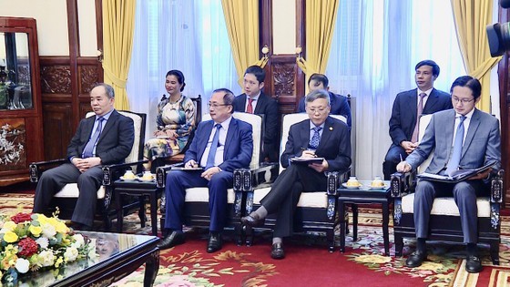 Chủ tịch nước Nguyễn Xuân Phúc tiếp cựu Thủ tướng Israel Ehud Barak Chủ tịch nước Nguyễn Xuân Phúc tiếp cựu Thủ tướng Israel Ehud Barak