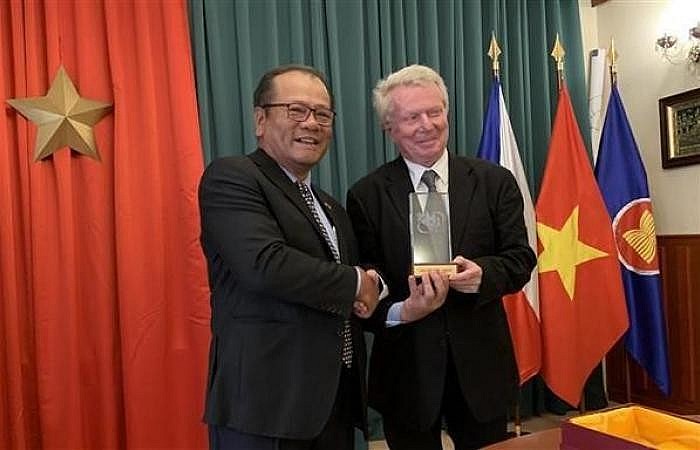 Czech Writer Honoured With Vietnamese National Information Service Award Czech Writer Honoured With Vietnamese National Information Service Award