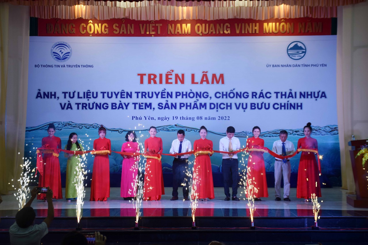 Triển lãm ảnh, tư liệu tuyên truyền phòng, chống rác thải nhựa Triển lãm ảnh, tư liệu tuyên truyền phòng, chống rác thải nhựa