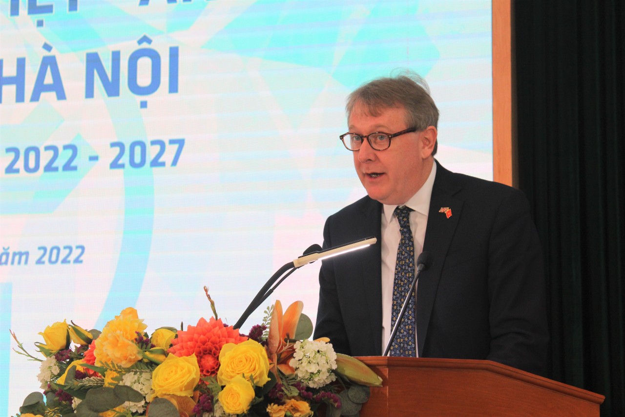 Thúc đẩy giao lưu hợp tác Việt - Anh trên các lĩnh vực