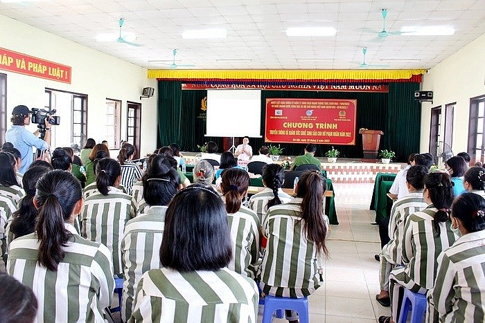 400 nữ phạm nhân được truyền thông kiến thức về chăm sóc sức khỏe sinh sản 400 nữ phạm nhân được truyền thông kiến thức về chăm sóc sức khỏe sinh sản