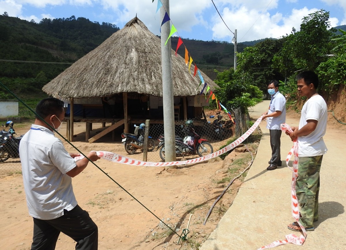 Phát triển đảng viên người dân tộc thiểu số ở huyện biên giới Đăk Glei Phát triển đảng viên người dân tộc thiểu số ở huyện biên giới Đăk Glei