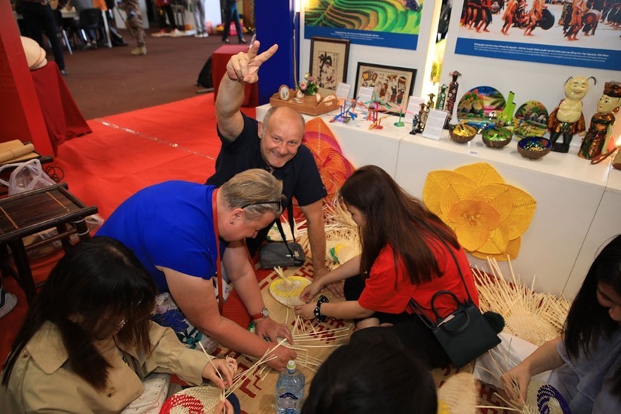 Vietnamese Culture to Attract International Friends at Army Games Vietnamese Culture Attracts International Friends at Army Games