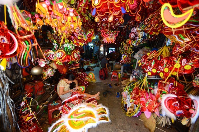 Tết Trung thu ghé thăm làng nghề làm đèn ông sao Phú Bình Tết Trung thu ghé thăm làng nghề làm đèn ông sao Phú Bình
